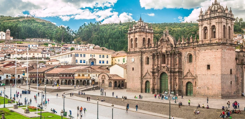 Luxury walking tour of the Plaza de Armas and Sacsayhuaman in Imperial Cusco