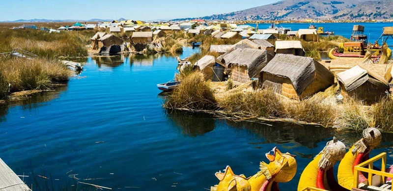 Private boat tour on Lake Titicaca visiting the Uros floating islands