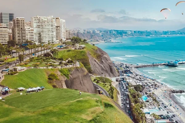 Exclusive culinary and coastal tours in Lima city