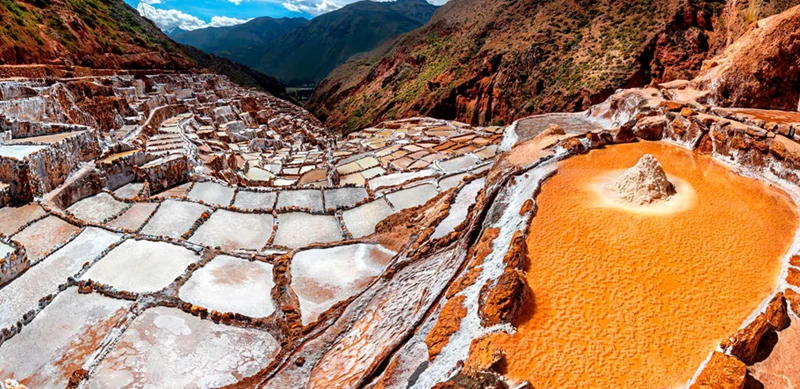 Visiting the impressive Maras Salt Mines in the Sacred Valley